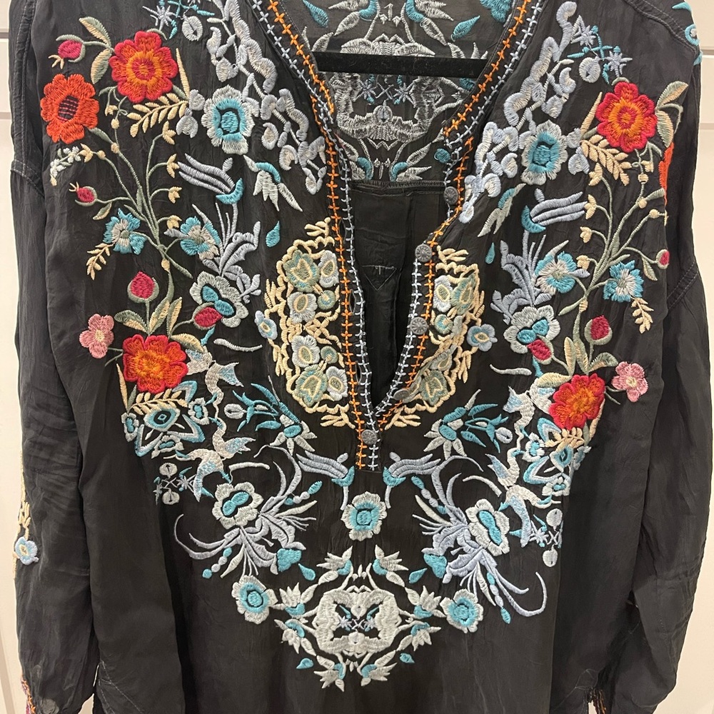Johnny Was embroidered flower top size medium